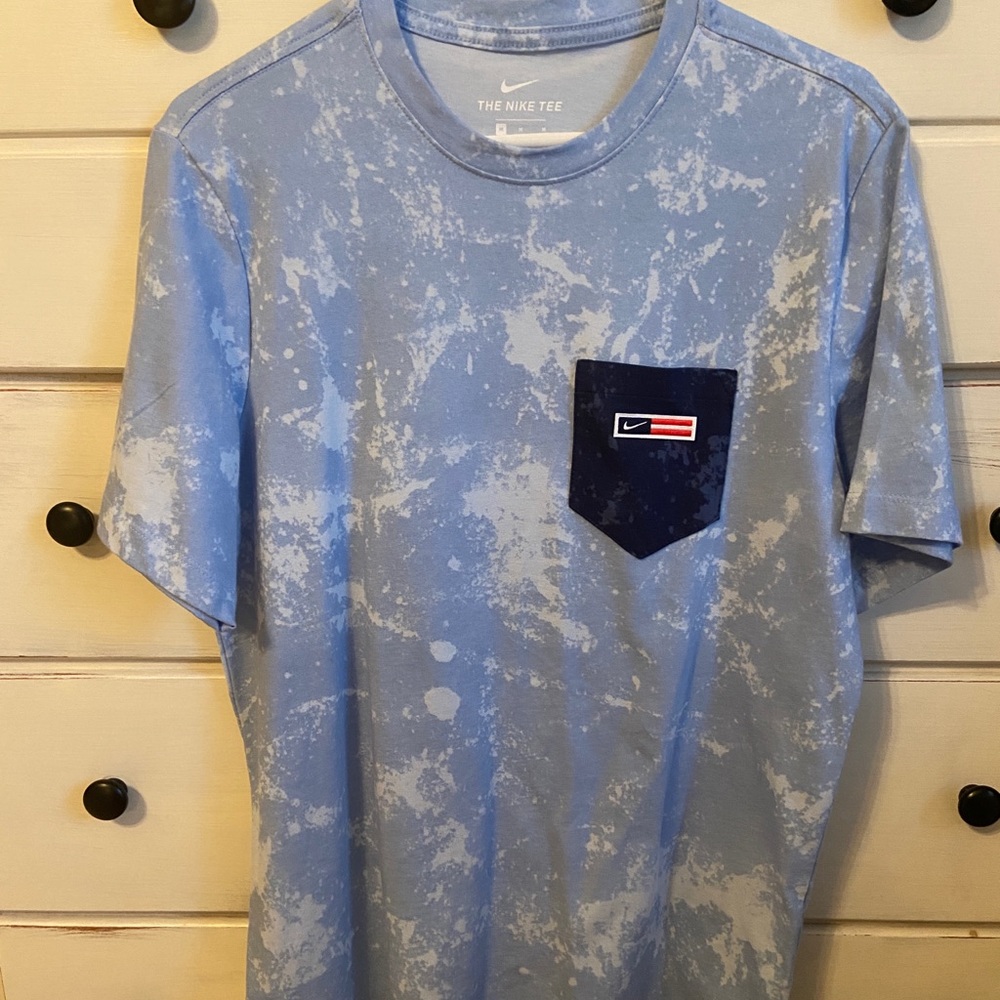 SOLD- Nike Shirt - Men’s Medium